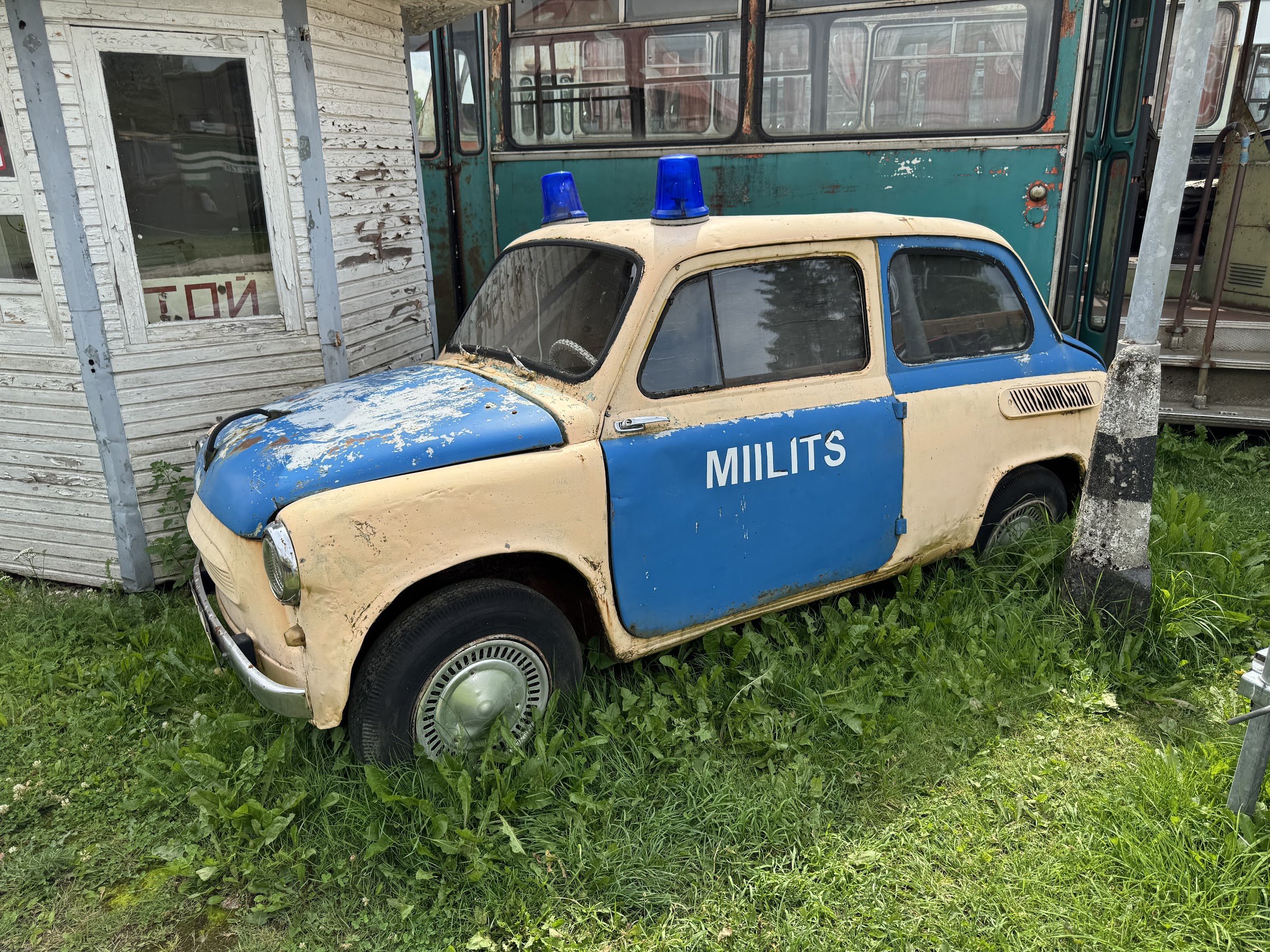 Järva-Jaani Vanatehnika varjupaik / OldTech Park